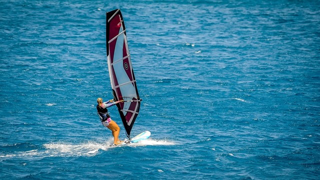 Wind surfing