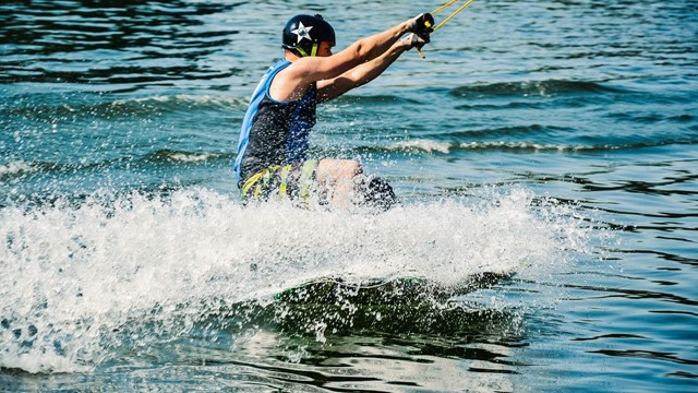 Kitesurfing